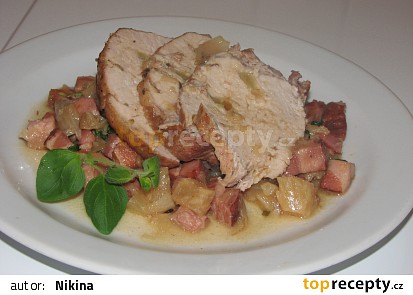 Vepřová pečeně na slanině, celeru a šalotkách