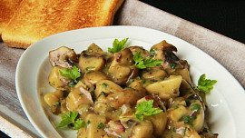 Žampiony na slanině a majoránce