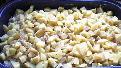 Zapekanec z kysaného zelí, brambor a uzeného masa