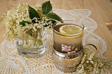 Bezový sirup z květů černého bezu