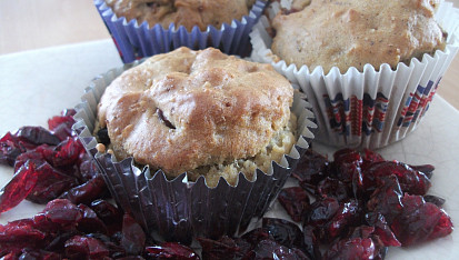 Cizrnovo-citrónové muffiny s brusinkami