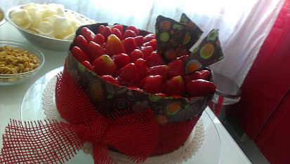 Čokoládový dort s mascarpone krémem a jahodami