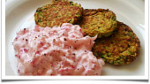 Cuketové placičky s ředkvičkovým tzatziki