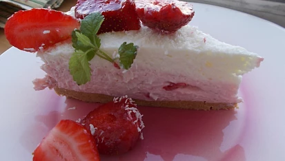 Dvoubarevný (jahodový a kokosový) nepečený cheesecake