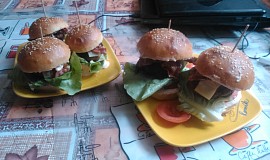 Famózní burgery +  (domácí bulky)
