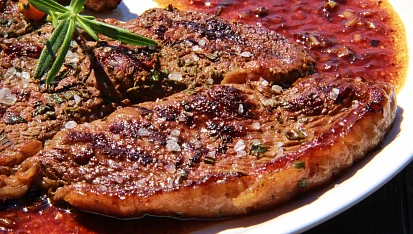 Flambovaný rump steak s omáčkou s brandy