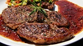 Flambovaný rump steak s omáčkou s brandy
