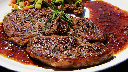 Flambovaný rump steak s omáčkou s brandy