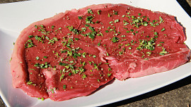 Flambovaný rump steak s omáčkou s brandy