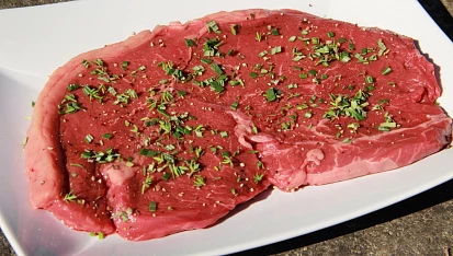 Flambovaný rump steak s omáčkou s brandy