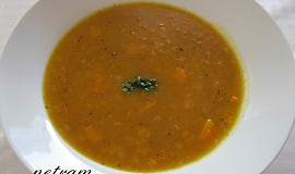 Gulášová polévka z dýně hokkaidó