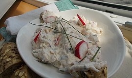 Hermelínový salát s ředkvičkami