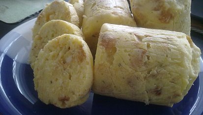 Hrnkové knedlíky s droždím, Místo vymazání,dát do hrnků mikrotenové sáčky malé