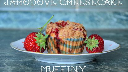 Jahodové cheesecake muffiny