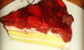 Jahodový dortík s želatinou, zkoušela jsem něco podobného a přidávám fotečku :-)