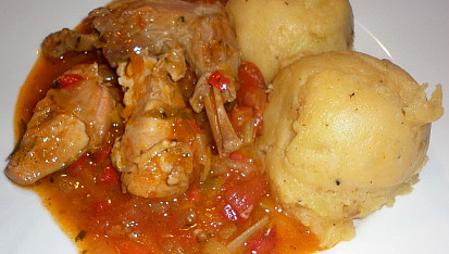 Králík s rajčatovou omáčkou  - Conejo en salsa de tomate