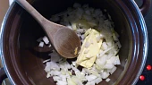 Kuřecí nudličky s omáčkou z brokolice, nivy a smetany