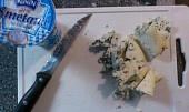 Kuřecí nudličky s omáčkou z brokolice, nivy a smetany