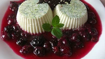 Limetková panna cotta s borůvkami