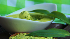 Máslo s medvědím česnekem