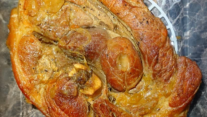 Pečená vepřová plec prošpikovaná mladým česnekem, Pečená vepřová plec prošpikovaná mladým česnekem
