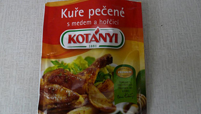 Pečená kuřecí stehna s listovým špenátem