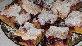 Rebarborovo-švestkový koláč (s rebarborou,rybízem,malinami,ostružinami)