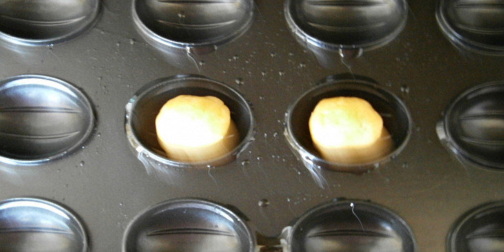 Ruské ořechy z vaflovače ve slaném provedení (Kuličky vložíme do formy,přiklopíme a cca 3minuty…)