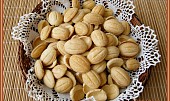 Ruské ořechy z vaflovače ve slaném provedení (Ořechy naplníme libovolnou slanou náplní,ale můžeme konzumovat jako obyčejné slané krekry)