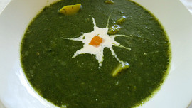 Špenátová polévka s dýní hokkaidó