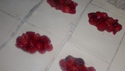 Třešňové taštičky z listového těsta