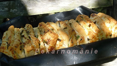 Trhací chlebík (Pull Apart Bread)