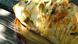Trhací chlebík (Pull Apart Bread)