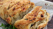 Trhací chlebík (Pull Apart Bread)