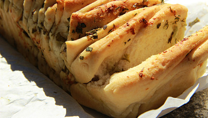 Trhací chlebík (Pull Apart Bread)