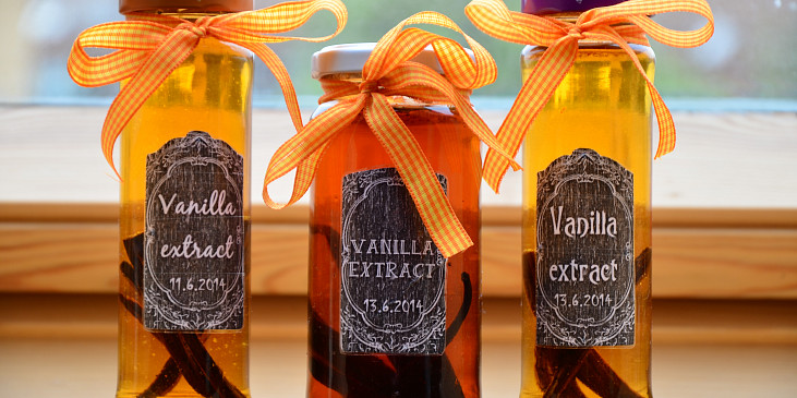 Vanilkový extrakt se hodí i jako skvělý dárek pro přátele, co rádi pečou.