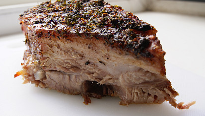 Vepřový bok s vůní citronu, česneku a tymiánu