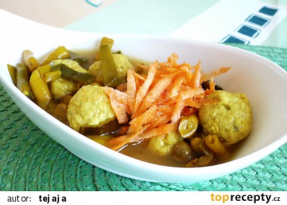 Zeleninová polévka s tofu knedlíčky