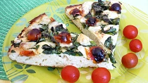 Česneková pizza se špenátem