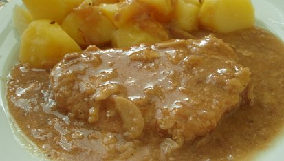 Česnekovo-cibulkové kotletky s mandlovými lupínky, Česnekovo-cibulkové kotletky s mandlovými lupínky