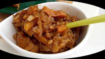 Chutney ze sušených meruněk, cibule a mandlí