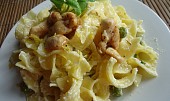 Citronové tagliatelle s hráškem a kuřecím masem