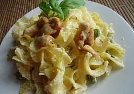 Citronové tagliatelle s hráškem a kuřecím masem