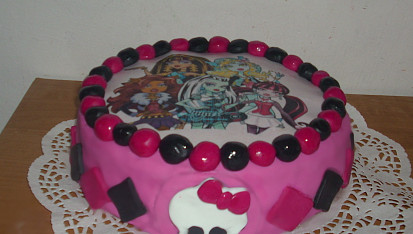 Dort  Monster High s jedlým papírem