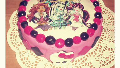 Dort  Monster High s jedlým papírem