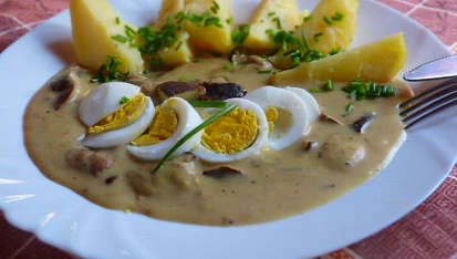 Houbová omáčka s muškátovým oříškem, tentokrát s muškátovým květem :o)