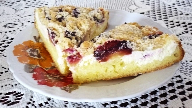 Kolektivní koláč  aneb koláč jardy Kadice s náplní od tejaji  a žmolenkou od Helly
