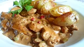 Kuřecí nudličky s červeným (růžovým) pepřem a gorgonzolou