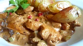 Kuřecí nudličky s červeným (růžovým) pepřem a gorgonzolou