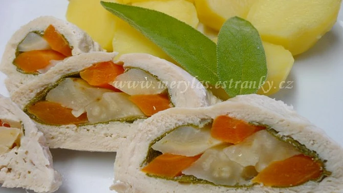 Kuřecí rolka s kořenovou zeleninou a šalvějí v dietní úpravě